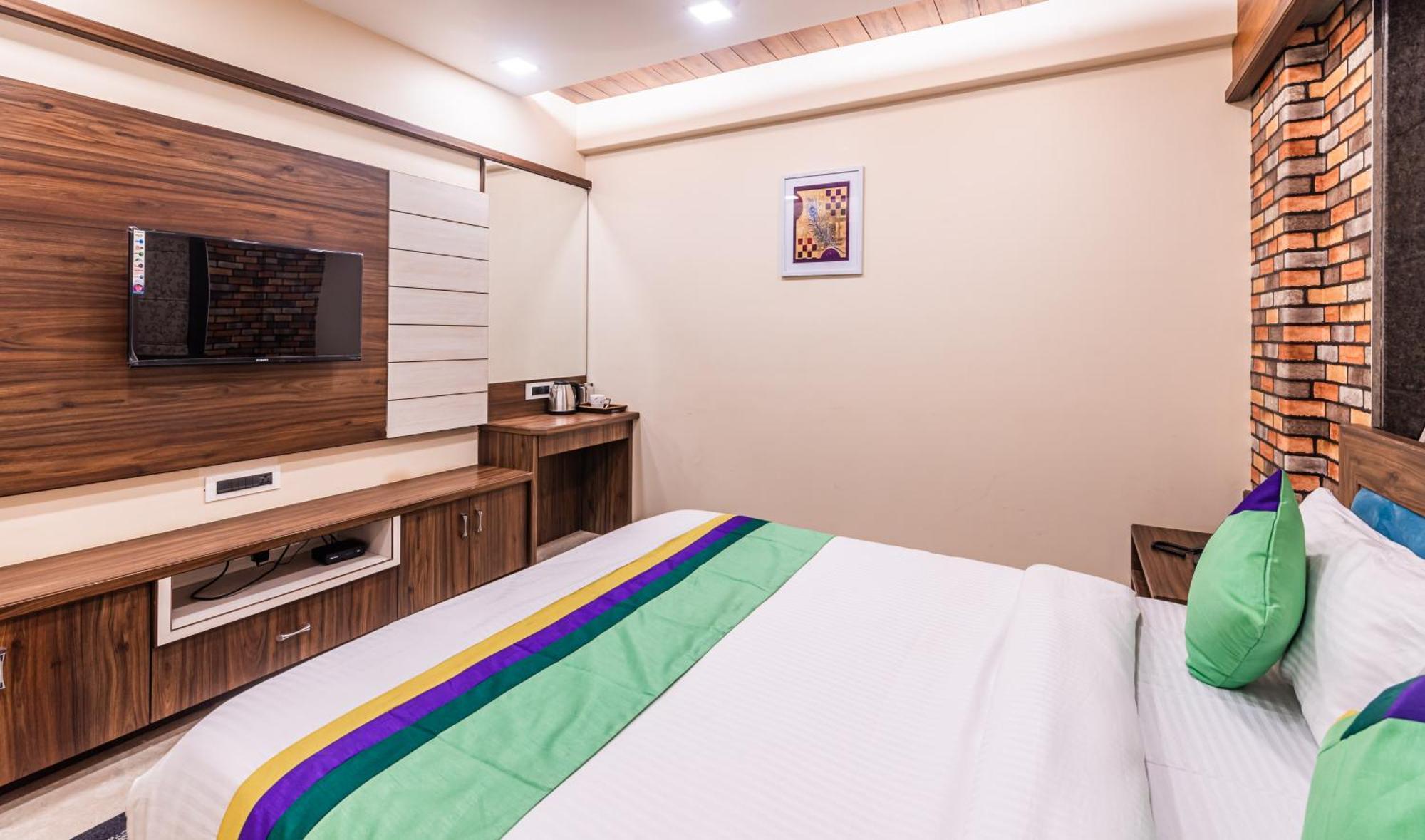 Lemon Wood Suites Pune Exterior photo