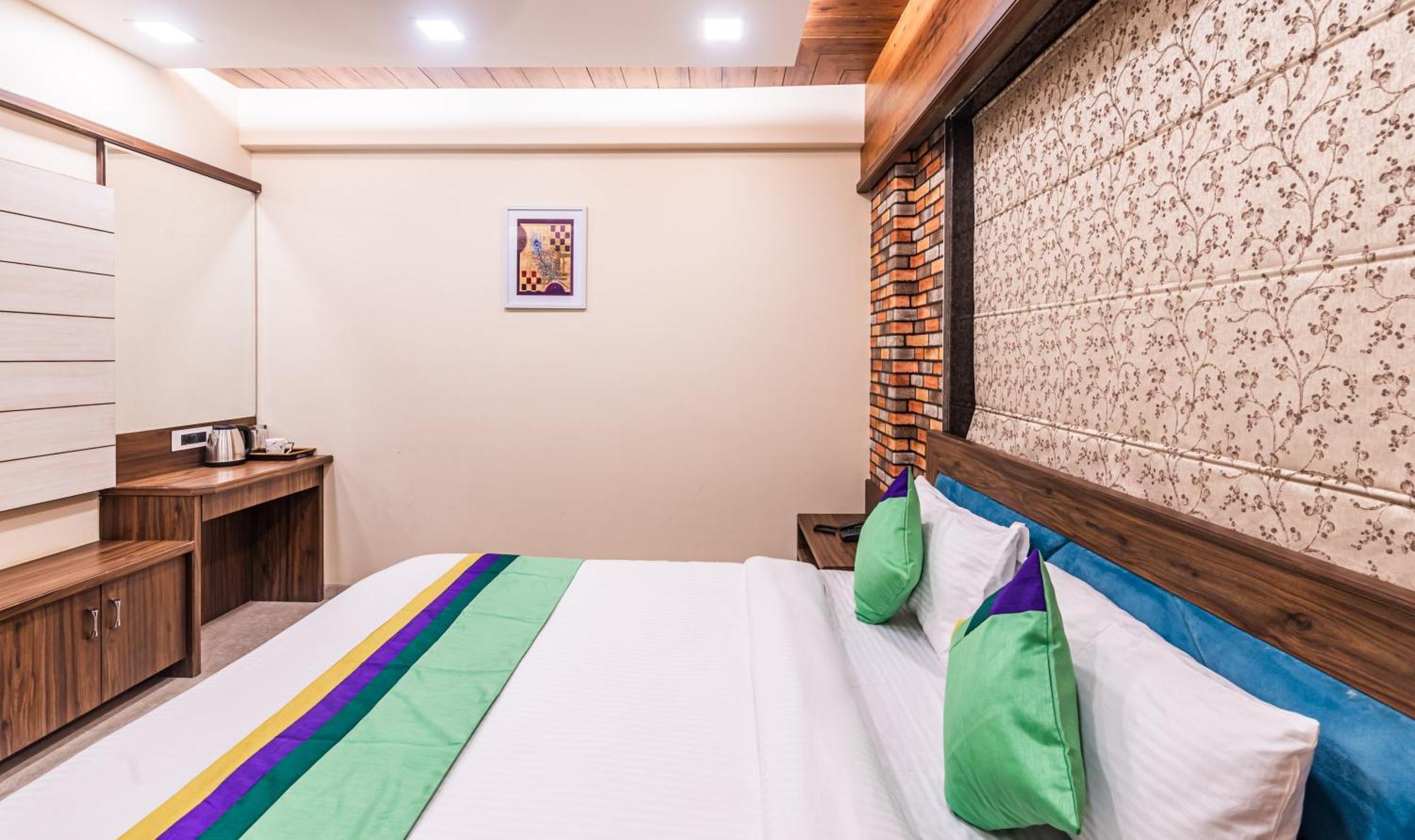 Lemon Wood Suites Pune Exterior photo